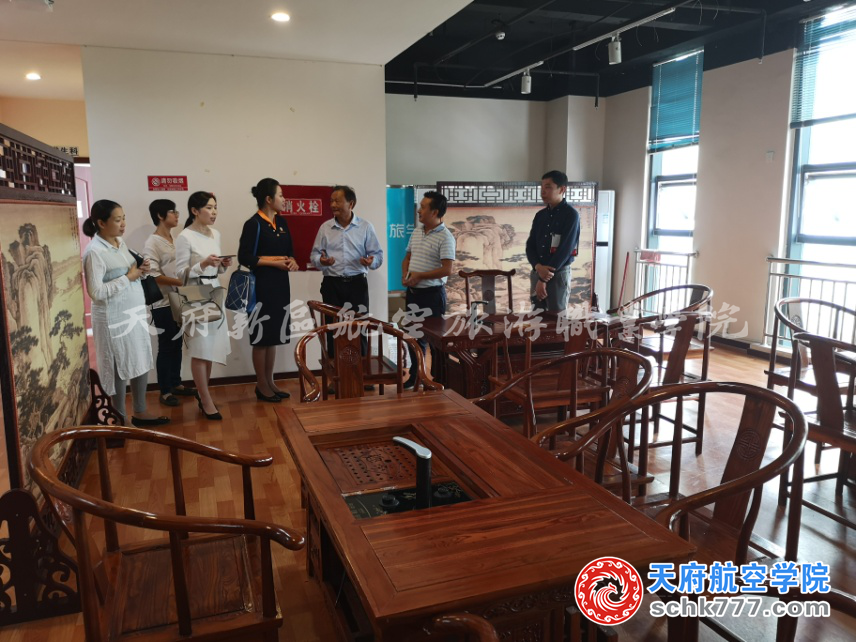 1537514112693155.png 梁中正副院長(zhǎng)講解茶藝.png