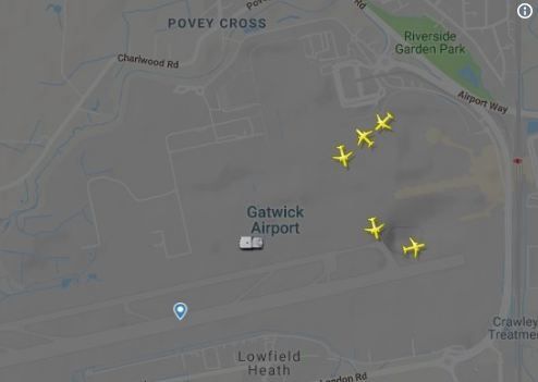 21日凌晨，陸續(xù)有飛機(jī)出現(xiàn)