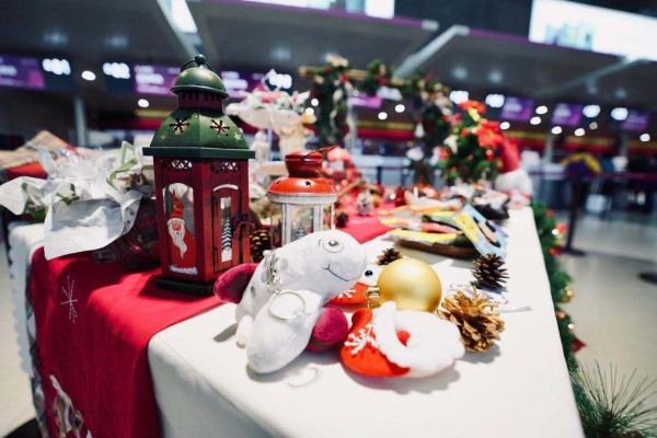 吉祥航空787成功首航重慶、三亞