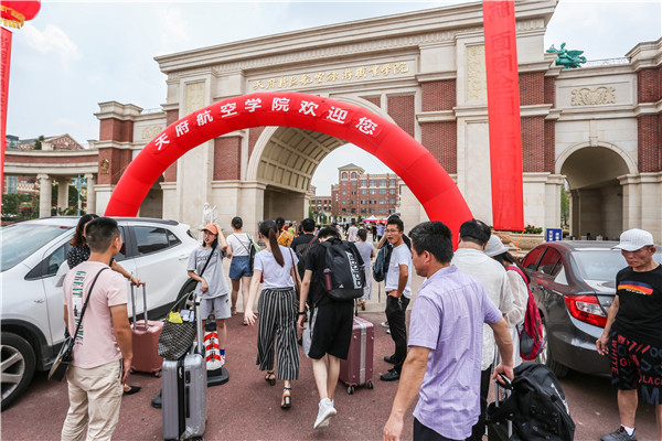 1564730110661183.jpg 新生入學(xué)現(xiàn)場(chǎng) (4).jpg