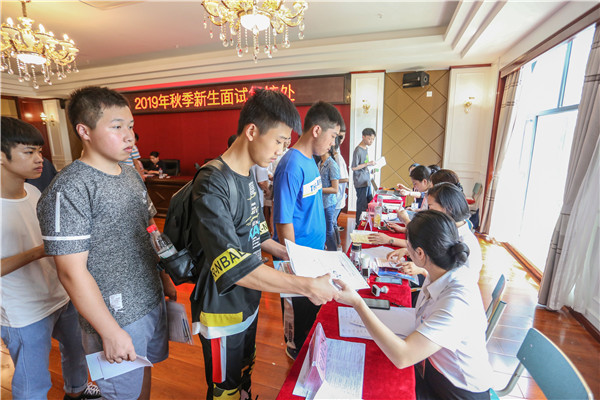 1564730254375538.jpg 新生復(fù)核現(xiàn)場(chǎng) (1).jpg