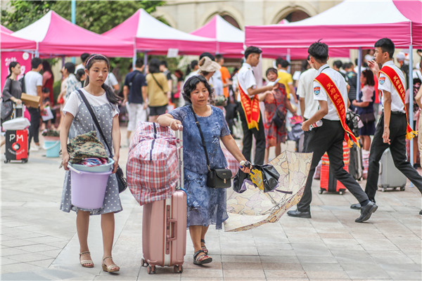 1564730469724052.jpg 新生入學(xué)現(xiàn)場(chǎng) (5).jpg