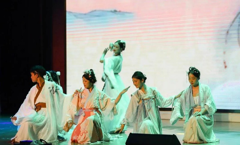 1689574293115368.jpg 0d28ba7d81b3f5eda21809ed5c4d55d.jpg