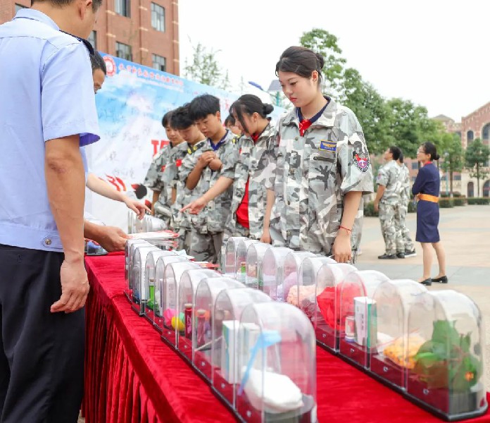 1689734754140141.jpg 983b6d9f3eddaab20f9eeec0a062a1f.jpg