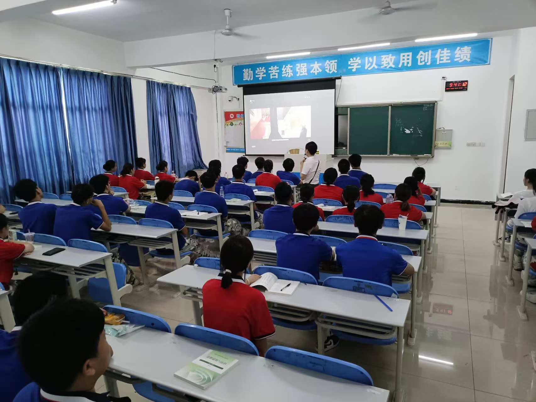 1727331120318004.jpg 陳露.jpg